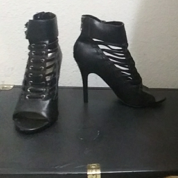 Black heels - Picture 3 of 6